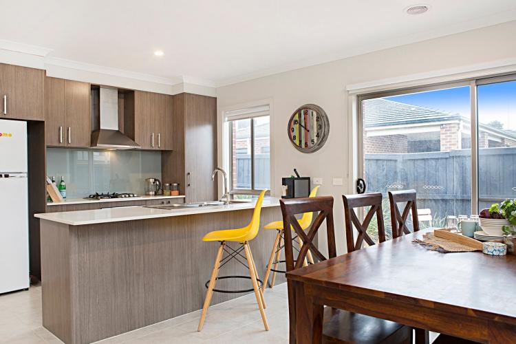 Carinya - Werribee - Dining and Kitchen