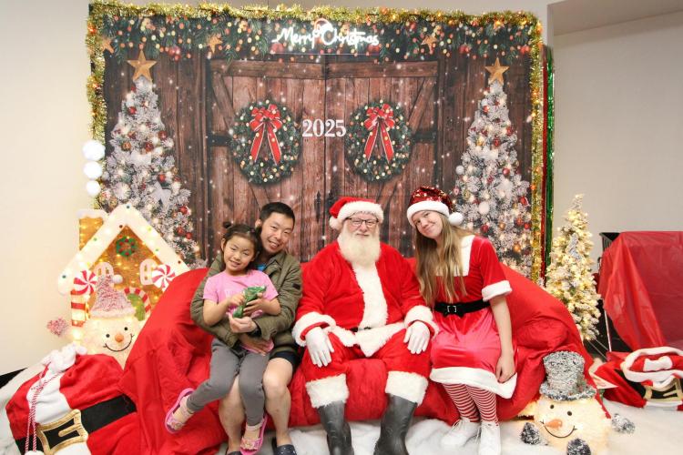Take your own photos with Santa and his helper on your own device